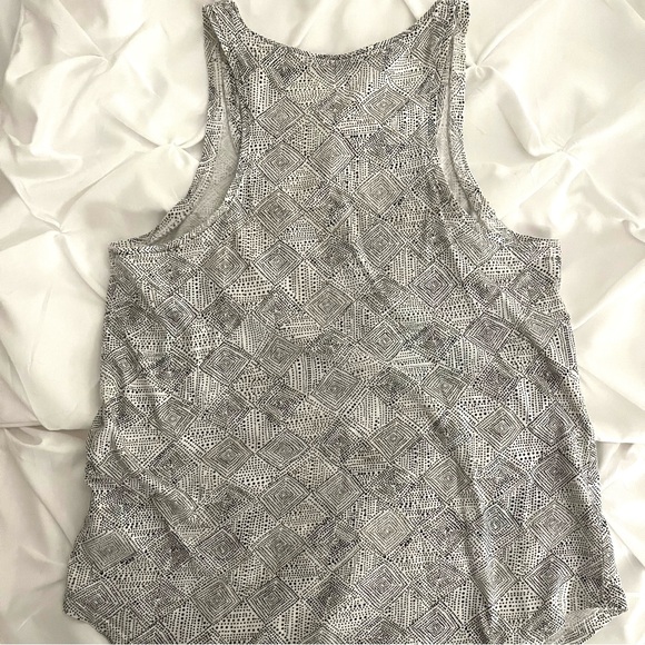 Old Navy Active Relaxed Geometric Print Tank Top, Women’s Size Extra Small - Picture 5 of 5